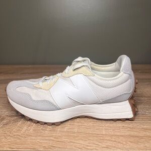 New Balance 327 Women’s Sneakers White Grey Gum Sole | Size 6.5